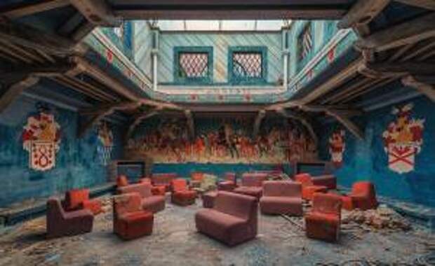 Photographer Takes Pictures Of Abandoned Buildings Around Europe