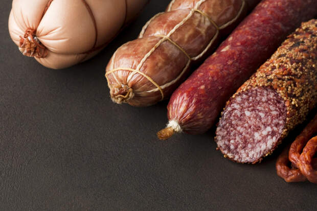 На что обращать внимание при покупке колбасы: советы эксперта по пищевой безопасности