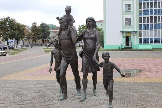 самые трогательные памятники семье 