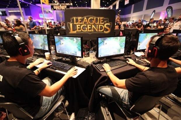 Новость: В США студенты, играющие в League of Legends, смогут рассчитывать на стипендию