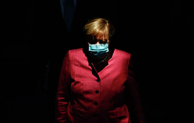 Канцлер Германии Ангела Меркель в защитной маске на заседании в Бундестаге