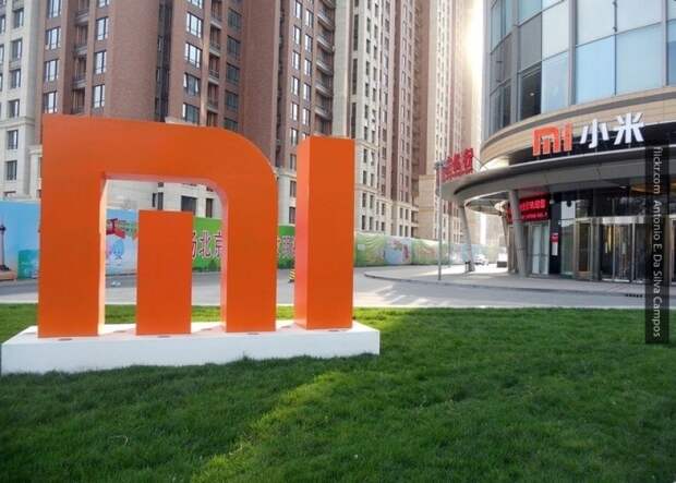 Компания Xiaomi запустила продажи флагмана Mi Mix 2S в России