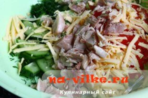 Овощной салат с курицей