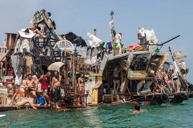 swimming-cities-of-serenissima-artnaz-com-8