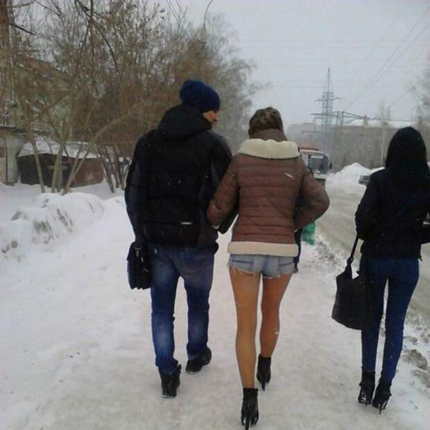 Хоть бы на пазике подъехали по такой холодине Хоть бы на пазике подъехали по такой холодине одежда, погода, прикол, холодно
