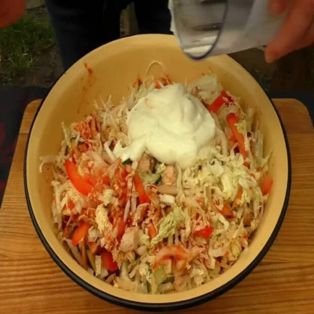Салат «Шаурма в тарелке» с тем самым соусом! Нежнейшая курица в апельсиновом маринаде и хрустящие овощи