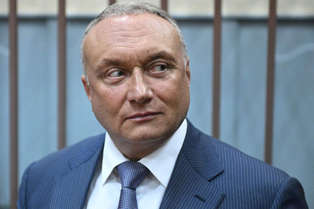 В Москве суд приговорил к 10 годам бывшего сенатора Савельева за покушение