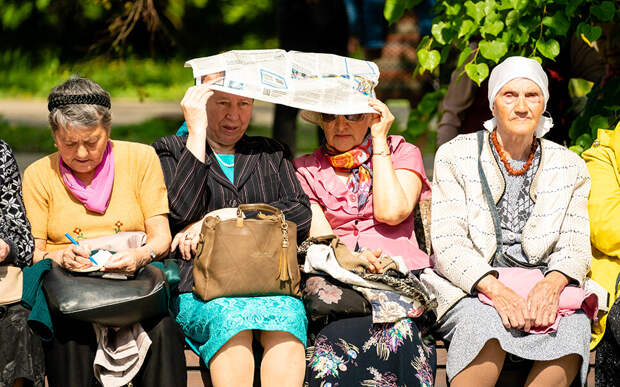 «В группе риска пожилые люди и дети»: врачи объяснили, как татарстанцам спасаться в жару