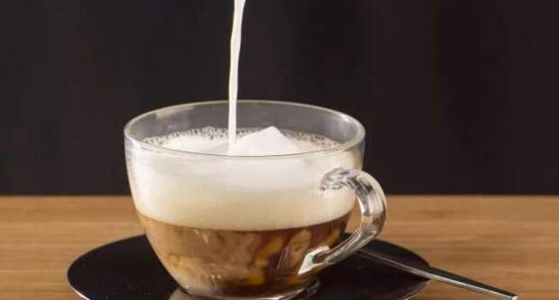 Диетолог рассказала об опасности холодного кофе