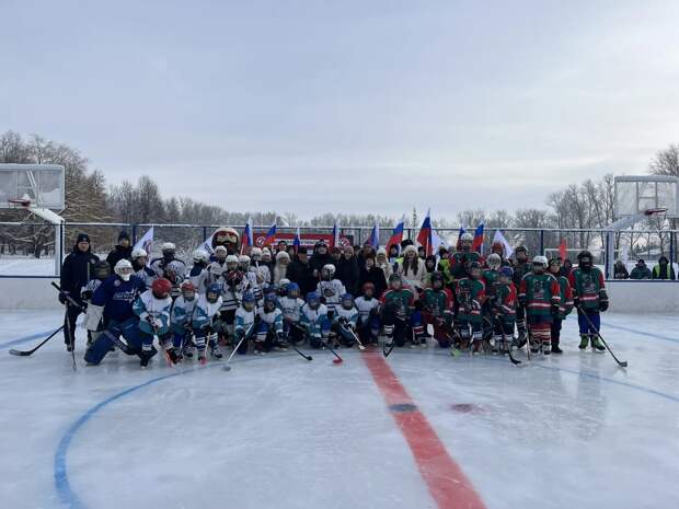 В тульском Болохово открылся каток на территории ФОКа