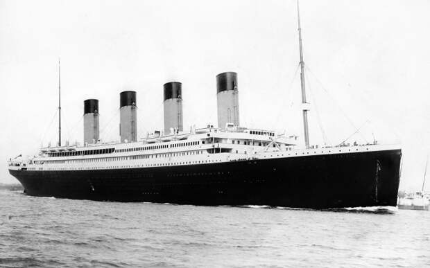 Фотография плывущего Титаника. 