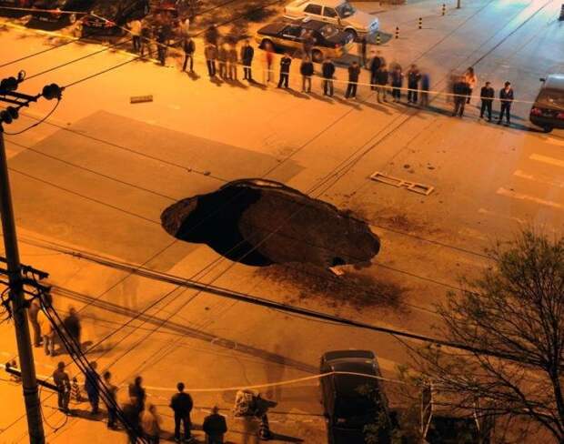 Провалы под землю в разных уголках мира