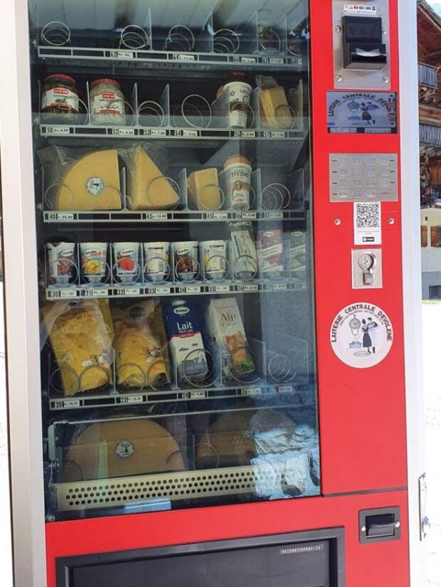 В горной швейцарской деревне поставлен автомат, продающий сыр