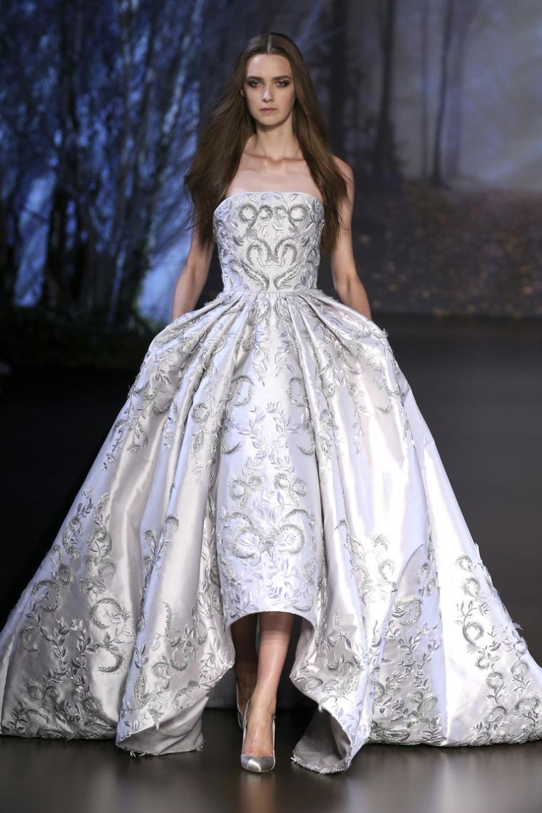 Русская сказка от Ralph & Russo осень-зима 2015 - 2016: великолепные и царственные наряды Русская сказка от Ralph & Russo осень-зима 2015 - 2016: великолепные и царственные наряды