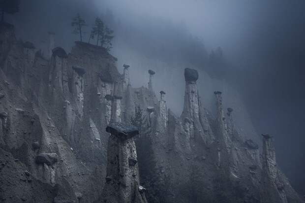 Земные пирамиды в Южном Тироле, Италия. Автор фотографии: Марко Грасси (Marco Grassi).