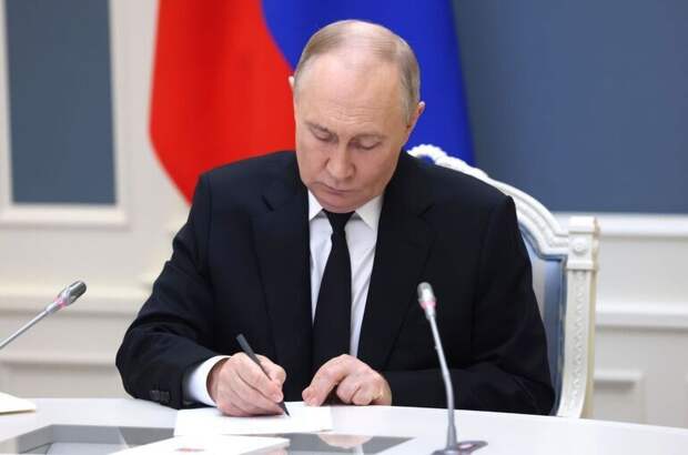 Путин подписал закон об отключении связи по запросу ФСБ