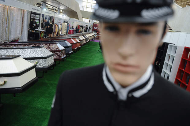 Выставка похоронной моды в Москве (50 фото)