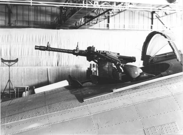 38. Верхняя оборонительная огневая точка на немецком линейном бомбардировщике Не-111 ВОВ 1941-1945, вмв, война
