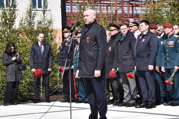 Андрей Травников открыл мемориал памяти павших в ходе проведения СВО