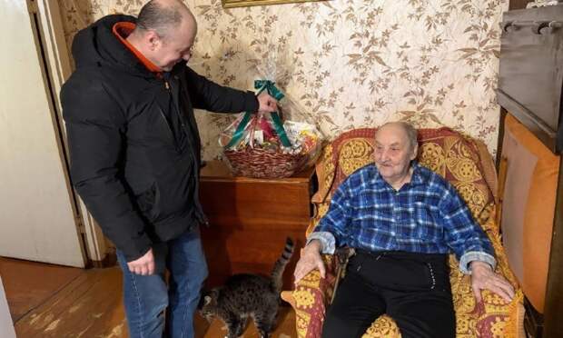 В Архангельске поздравили ветерана Великой Отечественной войны с 23 февраля