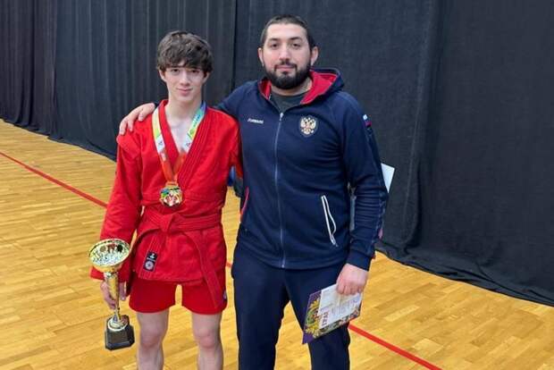 Борец из Тахтамукайского района одержал победу на Всероссийском турнире по самбо