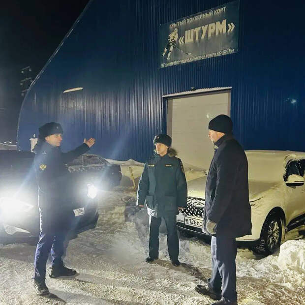 Подросток не выжил после схода снега с нечищеной крыши в ХМАО