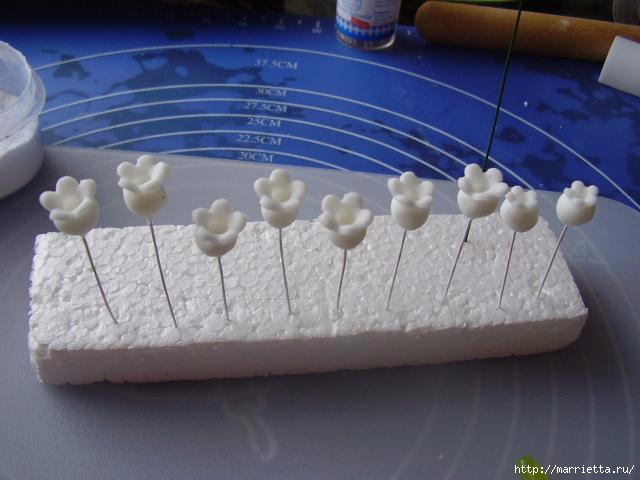 Ландыши из сахарной мастики (7) (640x480, 118Kb)