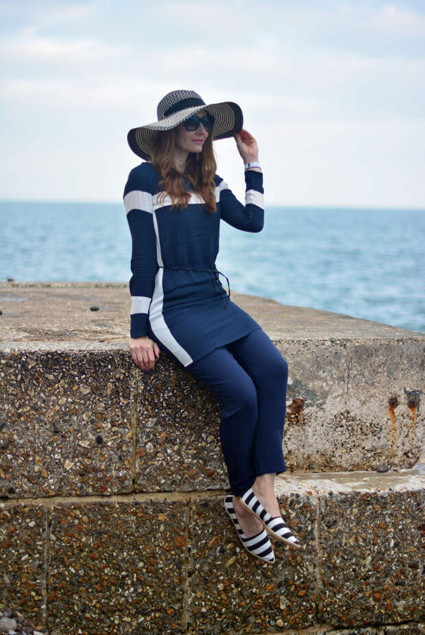 Nautical style: Navy blue and white stripes, floppy hat, espadrilles