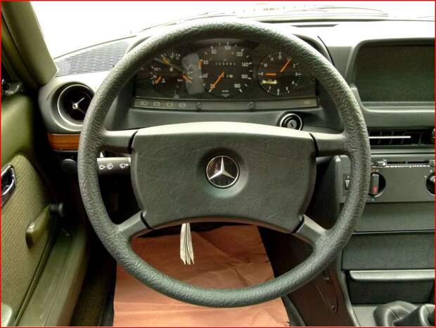 Новенький законсервированный Mercedes-Benz E-class W123 W123, e-class, mercedes, mercedes-benz, олдтаймер
