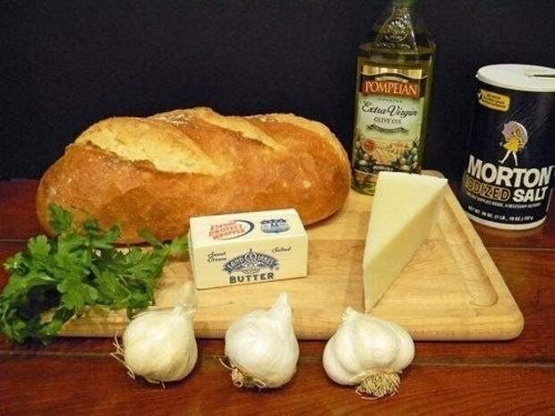 Фото к рецепту: Запеченный хлеб с чесноком