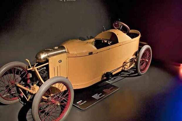 Музей авто истории в турине, италия. (трафик)