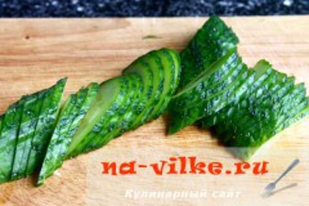 Овощной салат с курицей