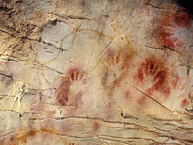 Древнейшая из известных наскальная живопись, которая находится на Кантабрийский побережье на севере Испании. Пещера называется Эль-Кастильо и имеет самые старые известные картины, которым более чем 40 800 лет. интересно, история, факты, фото