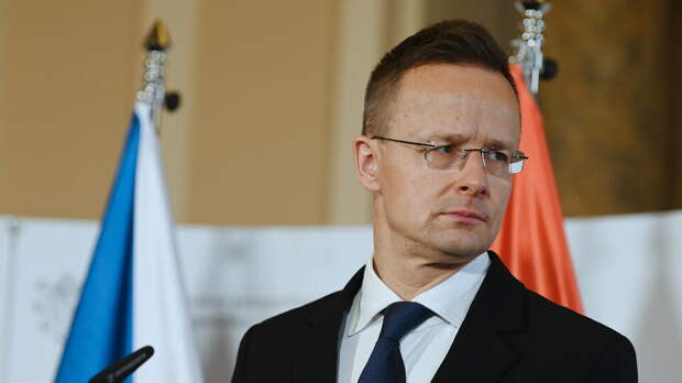 Сийярто призвал политиков ЕС "пристегнуть ремни" перед новыми визитами Орбана