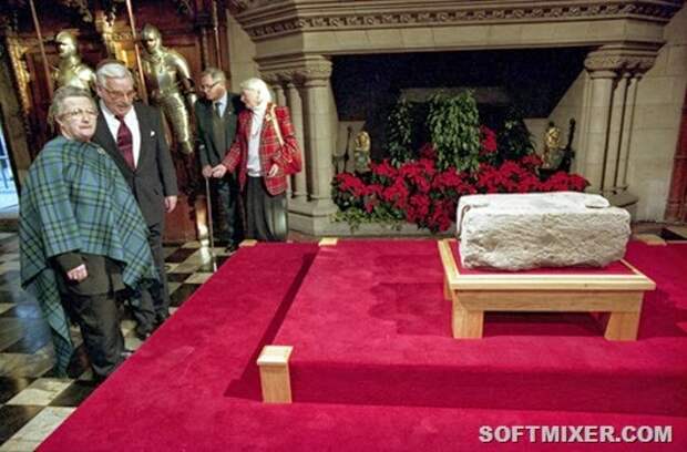 The return of the Stone of Destiny to Scotland.<br />Kay Matheson views the Stone in the Great Hall, Edinburgh castle.