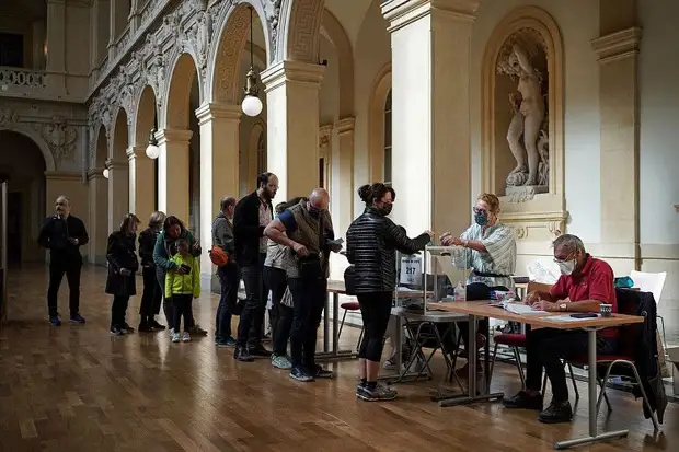 Второй тур президентских выборов во Франции: фотогалерея