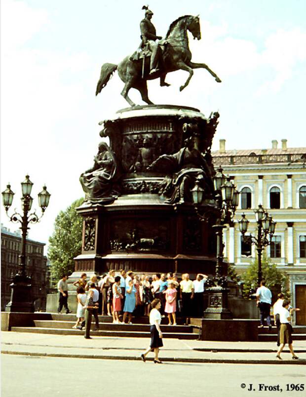 1965. Ленинград. Памятник Николаю I на Исаакиевской площади 1965. Ленинград. Памятник Николаю I на Исаакиевской площади