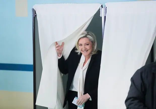 Второй тур президентских выборов во Франции: фотогалерея