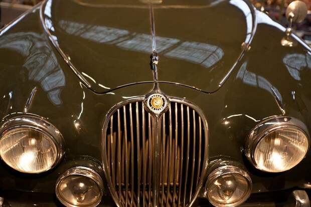 Фотоочет о посещении Бельгийского королевского автоклуба. Часть 2 - Шильдики (20 фото)