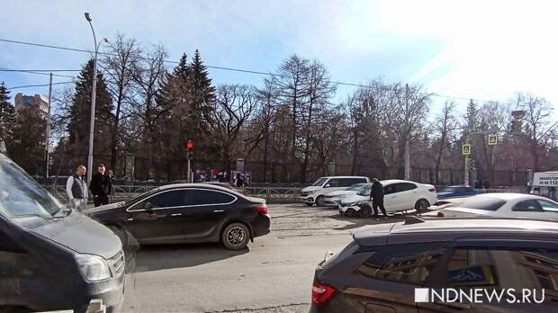 На Радищева и 8 Марта трамваи встали из-за ДТП на путях