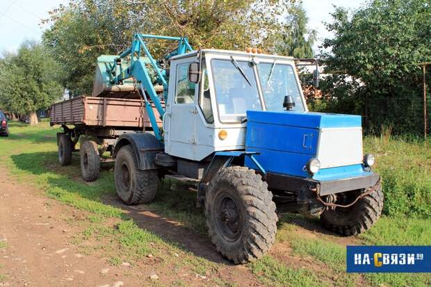 А эти трактора ниже признать не удалось. Автомобили СССР, ретро авто