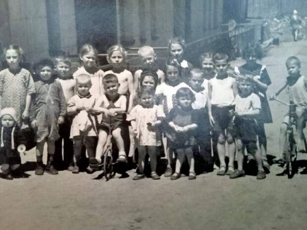 1953 год. Ребята нашего двора. Прислал «Александр Радченко».jpg 1953 год. Ребята нашего двора. Прислал «Александр Радченко».jpg
