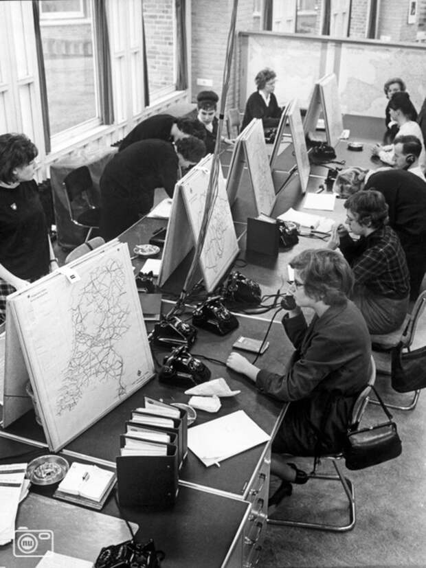 1963.-A-hotline-for-getting-directions-before-satnav.-1963