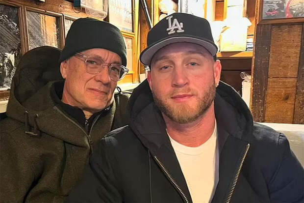 Сын Тома Хэнкса Чет заявил, что не может вылететь из Колумбии из-за проблем с паспортом