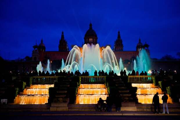 Магический фонтан Монжуика (Magic Fountain of Montjuic), поющий фонтан в Барселоне, Испания