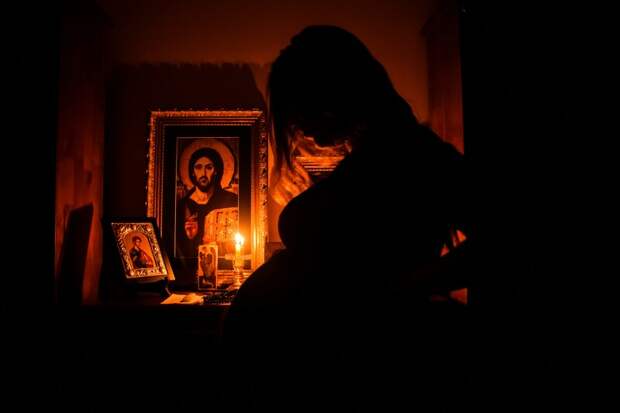 Священники напомнили православным о правилах размещения икон в доме
