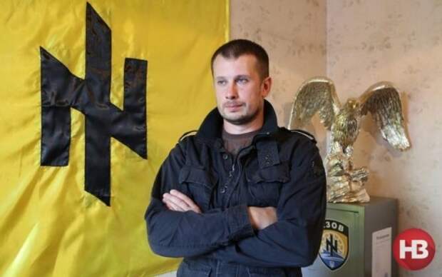 Главарь "Азова" назвал Порошенко вассалом Запада и призвал строить Балто-Черноморский блок Главарь "Азова" назвал Порошенко вассалом Запада и призвал строить Балто-Черноморский блок
