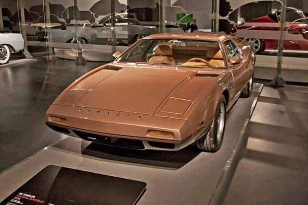 Музей авто истории в турине, италия. (трафик)