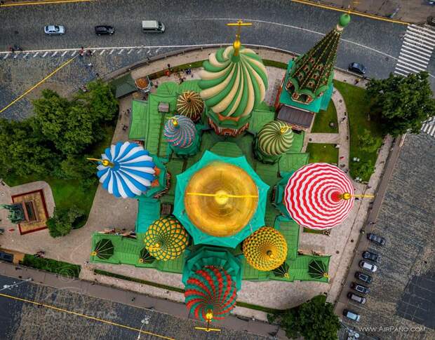 Пролетая над Московским Кремлём Пролетая над Московским Кремлём