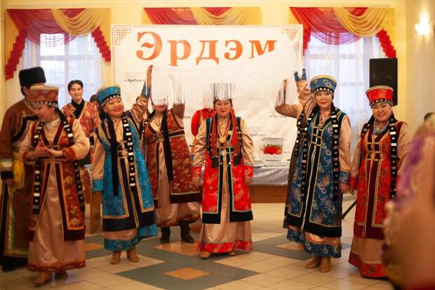 Прогноз погоды усть ордынский на 10 дней. Театр Гротекс Усть-Ордынский. Пос. Усть Ордынский парк Золотая Орда. Театр гротеск Усть Орда. Золотая Орда Эхирит Булагатский.